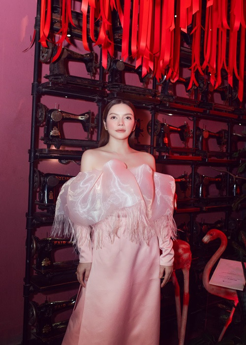 Lý Nhã Kỳ độc thân dù được nhiều người theo đuổi.