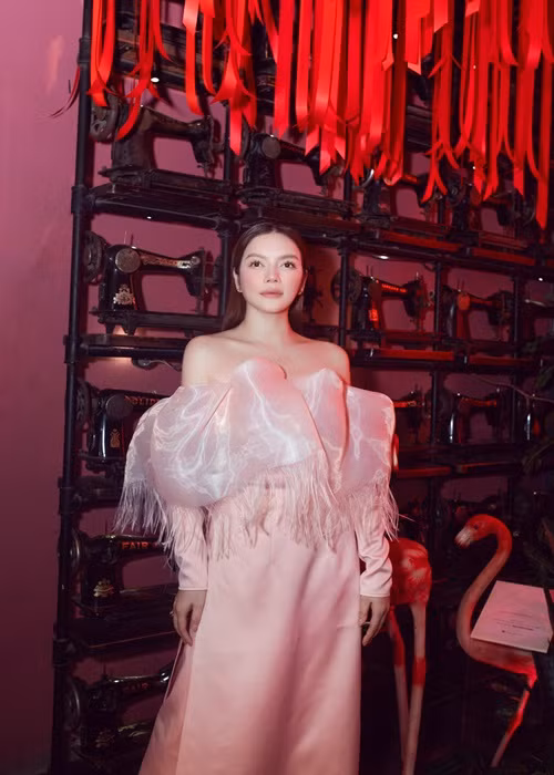 Lý Nhã Kỳ độc thân dù được nhiều người theo đuổi.