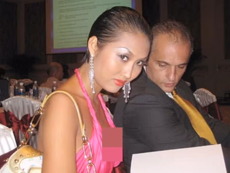 Phi Thanh Vân gửi lời xin lỗi đến chồng cũ vì ly hôn trong phút nóng giận: “Trong 10 năm yêu nhau và sống nghĩa vợ chồng, em thấu hiểu anh đã nâng niu và nuông chiều em hết mực! Em ước gì thời điểm ấy, em có nhiều kiến thức tâm lý tình yêu hôn nhân như bây giờ. Chắc chắn em sẽ không để cuộc hôn nhân của chúng mình đi vào bế tắc và ly dị, chỉ vì sự nông nổi nóng giận của em! Cũng chỉ vì tính trẻ con đầy hiếu thắng mà bao lần anh mong muốn chúng mình quay về bên nhau, nhưng em đều lạnh lùng từ chối. Em sai rồi! Mình ơi! Em xin lỗi anh!”. Ảnh: FBNV