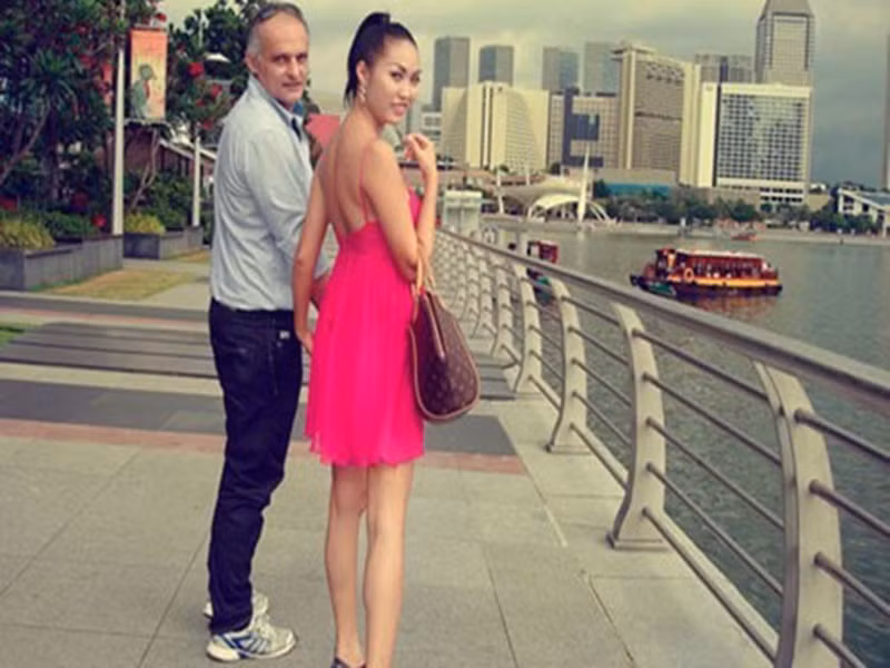 Phi Thanh Vân chia sẻ, doanh nhân Thierry qua đời vì đột quỵ. “Em vẫn biết anh rất chăm chỉ tập thể dục mỗi ngày và giữ gìn sức khỏe của mình. Anh luôn rất chu đáo về chế độ dinh dưỡng và giấc ngủ điều độ. Anh đã dạy em rất nhiều về những việc ấy, vậy mà cơn đột quỵ quái ác đã cướp mất sinh mệnh anh như đã từng làm điều ấy với cha anh. Anh xứng đáng được sống lâu thậm chí đến cả trăm tuổi vì sự chăm chỉ và chỉn chu của mình”, cô cho hay. Ảnh: Vietnamnet