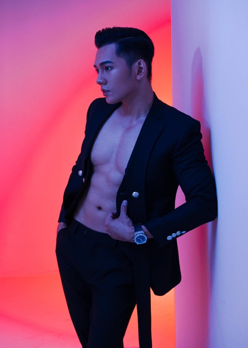 Nhiều người cho rằng Lý Bình khiến Phương Trinh mê mệt nhờ vẻ ngoài nam thần.