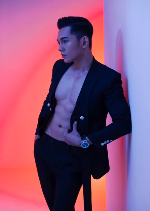 Nhiều người cho rằng Lý Bình khiến Phương Trinh mê mệt nhờ vẻ ngoài nam thần.