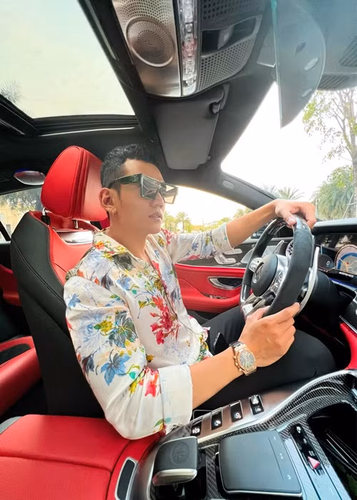 Ngoài hoạt động nghệ thuật, Lý Bình còn kinh doanh. Phương Trinh từng cho biết, thu nhập của nửa kia hơn con số 100 triệu/1 tháng cô từng đề ra.