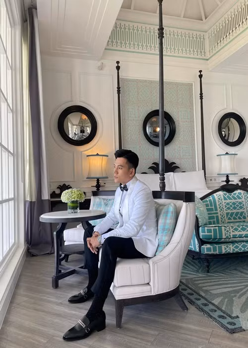 Ông xã của Phương Trinh đăng ảnh hậu trường chụp ảnh cưới.