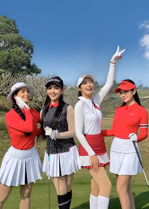 Nhờ golf, nhiều mỹ nhân Việt trở nên thân thiết.