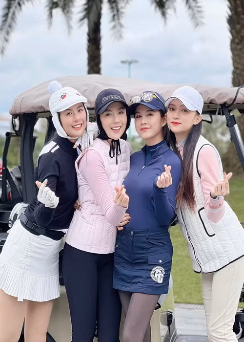 Hương Giang, Ngọc Hân, Thu Hoài, Jennifer Phạm, Huyền My... thường chơi golf cùng nhau.