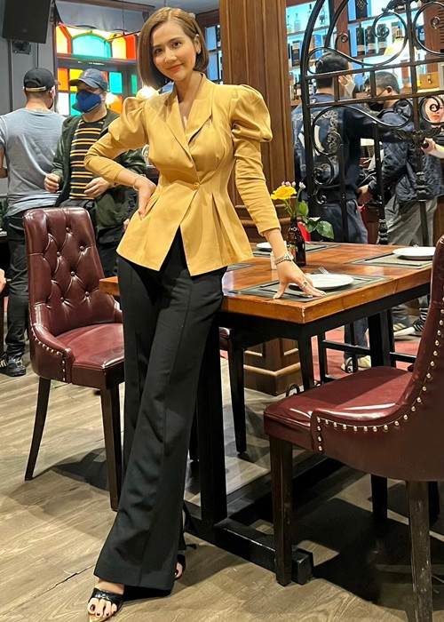 Được khán giả yêu thương và ủng hộ nồng nhiệt ở phần 1 “Thương ngày nắng về”, Huyền Lizzie chia sẻ, đó là hạnh phúc lớn của cô mà trước khi phim phát sóng cô đã không dám mơ nhiều đến thế.