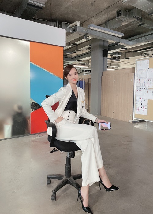 Style sang chảnh, thời thượng của Huyền Lizzie ở “Thương ngày nắng về 2” Style sang chanh, thoi thuong cua Huyen Lizzie o “Thuong ngay nang ve 2”