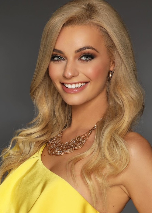 Karolina đăng quang, danh hiệu á hậu 1 và 2 lần lượt thuộc về đại diện Mỹ Shree Sani và đại diện Bờ Biển Ngà Olivia Yace. Ảnh: Miss World