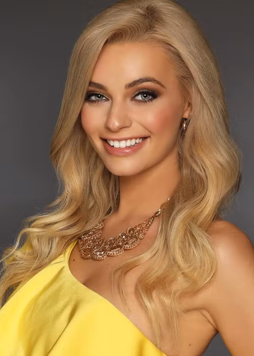 Karolina đăng quang, danh hiệu á hậu 1 và 2 lần lượt thuộc về đại diện Mỹ Shree Sani và đại diện Bờ Biển Ngà Olivia Yace. Ảnh: Miss World