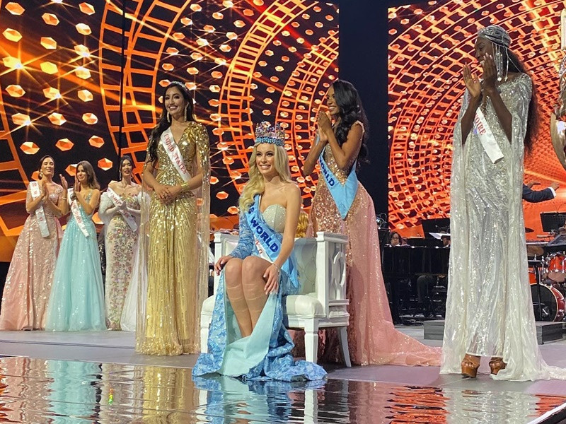 Tân Hoa hậu Thế giới đẹp như “búp bê Barbie”, ai cũng mê đắm Tan Hoa hau The gioi dep nhu “bup be Barbie”, ai cung me dam