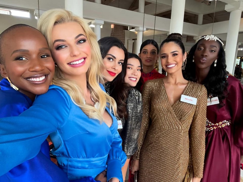 Ngoài nhan sắc đẹp như “búp bê Barbie”, đại diện Ba Lan còn ghi điểm bởi sự thân thiện. Ảnh: Miss World Poland