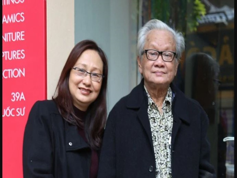 Về bí quyết khiến con chồng yêu thương bà như mẹ ruột, bà Anh Thúy từng chia sẻ: “Vợ chồng tôi vốn quan niệm về cuộc sống đơn giản, không nhiều tham vọng, tiền nhiều tiêu nhiều, tiền ít tiêu ít, được mọi người quý mến mới là điều đáng mừng. Trong hôn nhân cũng thế, nếu tôn trọng cá tính riêng, khoảng trời riêng của nhau thì sẽ rất nhẹ nhõm. Cảnh nhà phức tạp, tránh sao được chuyện mỗi người một ý, nhưng nhờ tôn trọng nhau mà cái “tôi” nhỏ đi một chút và tình cảm gia đình được đặt lên trên...". Ảnh: Đời sống pháp lý