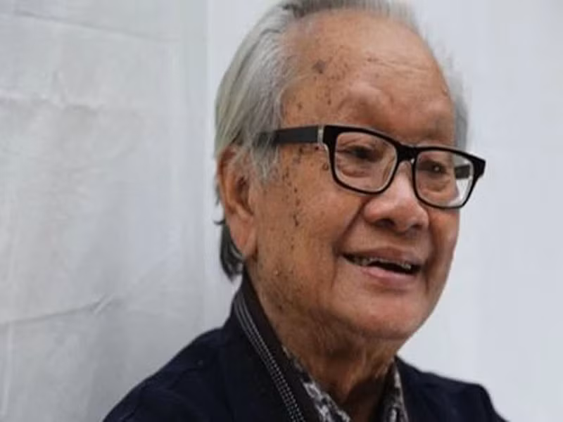 Nhiều lúc, nhạc sĩ Hồng Đăng sẵn sàng tiêu đến những đồng bạc cuối cùng trong túi chỉ để bạn bè và mình cùng vui. Chính vì vậy mà tài sản đáng giá nhất của ông khi lấy nữ kỹ sư Anh Thúy là cây đàn piano cũ và quyển sổ tiết kiệm… 0 đồng. Ảnh: Dân Việt