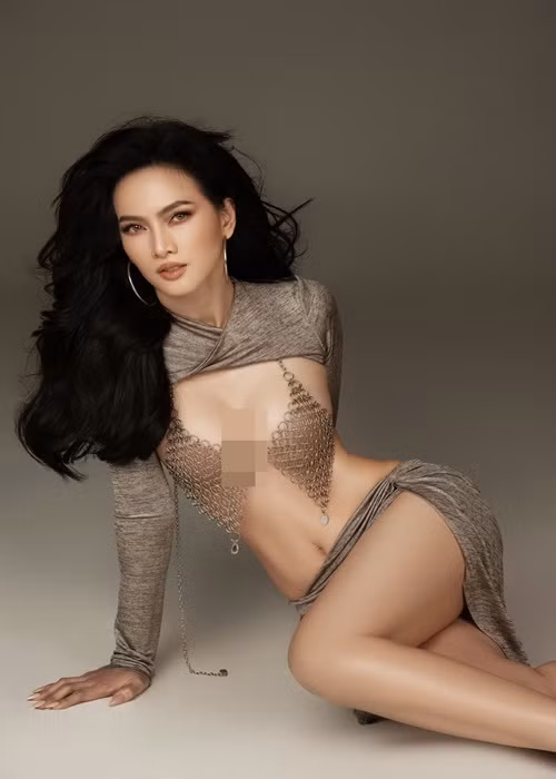 Ở tuổi 40, Anh Thư vẫn trẻ trung, gợi cảm không thua kém các thiếu nữ đôi mươi.