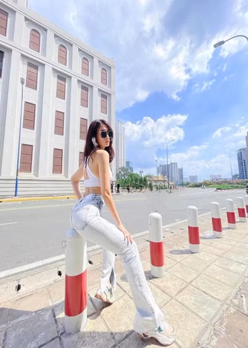 Anh Thư hiện tại có một cậu con trai 15 tuổi, cao gần 1m8.