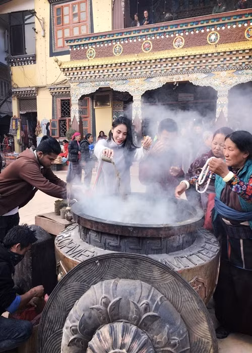 Năm 2015, Thủy Tiên cũng tới Nepal. Tuy nhiên, Công Vinh không đi cùng giọng ca “Giấc mơ tuyết trắng”.