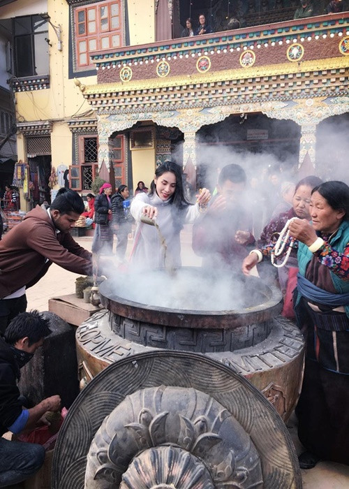 Năm 2015, Thủy Tiên cũng tới Nepal. Tuy nhiên, Công Vinh không đi cùng giọng ca “Giấc mơ tuyết trắng”.