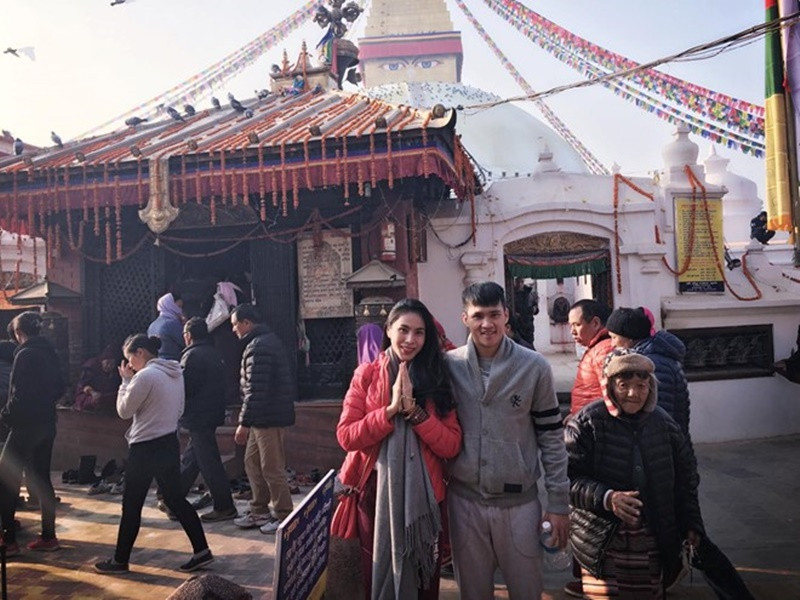 Thủy Tiên và Công Vinh đều theo đạo Phật.