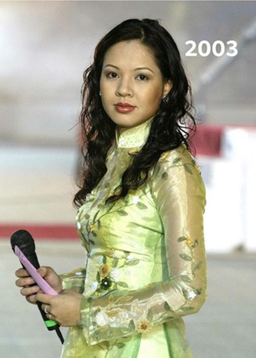 Theo Gia đình và xã hội, Diễm Quỳnh từng chia sẻ về người cha đáng kính của mình. Cô tâm sự: "Bố mình ngày xưa đêm nào cũng kể chuyện "Nồi cháo rìu" cho 3 chị em khi đi ngủ. Bao năm trôi qua rồi, bố đã qua tuổi 80 và về cõi Phật, mình vẫn nhớ như in câu chuyện ru đêm giản dị đó. Với mình, tình cha vừa lớn lao, mạnh mẽ, vừa ân cần, giản dị. Mong cho mọi đứa trẻ trên đời đều được hưởng tình cha như vậy". Ảnh: FB Diễm Quỳnh