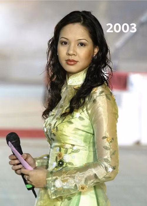 Theo Gia đình và xã hội, Diễm Quỳnh từng chia sẻ về người cha đáng kính của mình. Cô tâm sự: "Bố mình ngày xưa đêm nào cũng kể chuyện "Nồi cháo rìu" cho 3 chị em khi đi ngủ. Bao năm trôi qua rồi, bố đã qua tuổi 80 và về cõi Phật, mình vẫn nhớ như in câu chuyện ru đêm giản dị đó. Với mình, tình cha vừa lớn lao, mạnh mẽ, vừa ân cần, giản dị. Mong cho mọi đứa trẻ trên đời đều được hưởng tình cha như vậy". Ảnh: FB Diễm Quỳnh