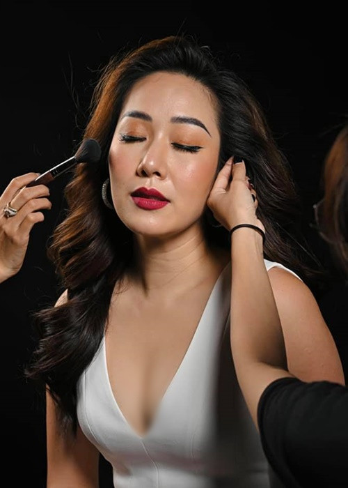 Ngô Phương Lan diện váy khoét ngực sâu khoe vòng một căng tràn.