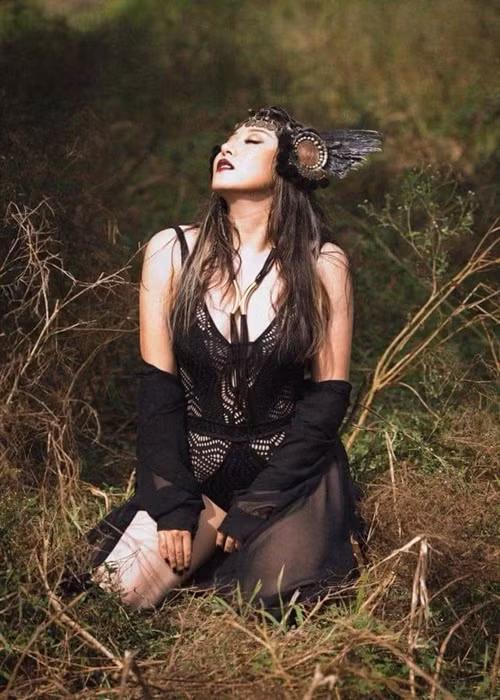 Nàng hoa hậu sinh năm 1987 lên xe hoa vào cuối năm 2013. Ông xã của Ngô Phương Lan là người Anh, tên Loz Whitaker.