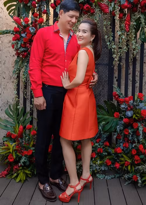 Tình cảm vợ chồng Bình Minh ngày càng mặn nồng khiến nhiều người ngưỡng mộ.