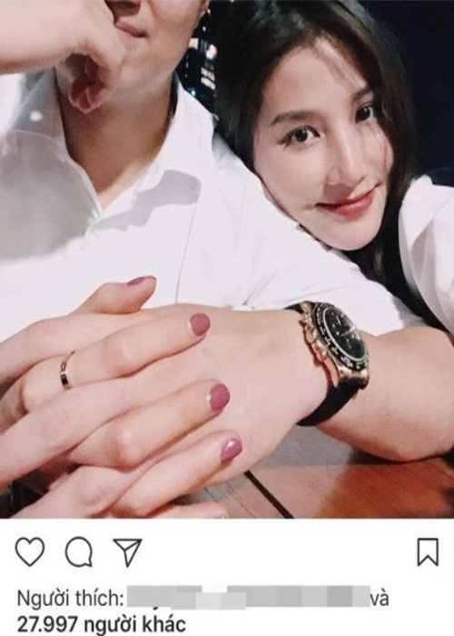Cả hai thường chỉ trao nhau ánh mắt đầy yêu thương hay cái nắm tay. Ảnh: Instagram