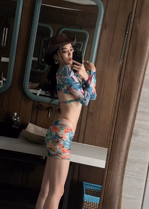 Nhiều đồng nghiệp, người hâm mộ khen Kỳ Duyên nức nở. Diệp Lâm Anh viết: "Đỉnh". Người mẫu Anh Thư để lại bình luận: "Quá đã". NTK Đặng Trọng Minh Châu thốt lên: "Body xuất sắc quá bé ơi". Một số bạn bè khen Kỳ Duyên: "cực phẩm chị ơi", "xuất sắc quá", "mê em quá", "em mê body chị thật sự".