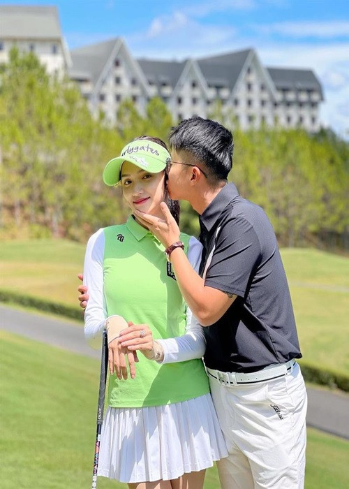 Nam CEO điển trai ngày càng si mê bạn gái hơn tuổi. Ảnh: Instagram