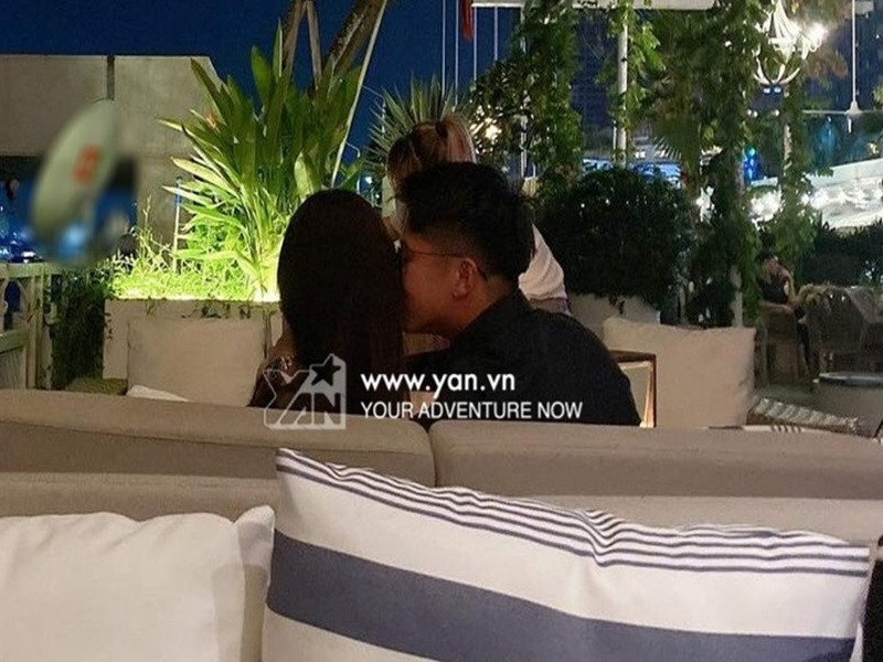 Matt Liu hôn má Hương Giang trong một buổi hẹn hò lãng mạn. Ảnh: Yan
