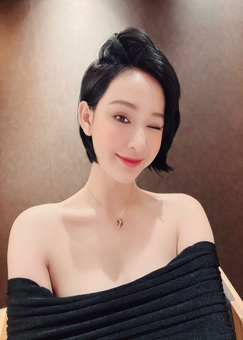 Trước cầu thủ Quang Hải, Hiền Hồ bị nghi có quan hệ tình cảm với doanh nhân L.N - chồng cũ của DJ Tít. Theo Zing, quản lý của Hiền Hồ từ chối đưa ra lời bình luận cụ thể về tin đồn tình ái giữa Hiền Hồ và chồng cũ của DJ Tít. Ảnh: Instagram Hiền Hồ