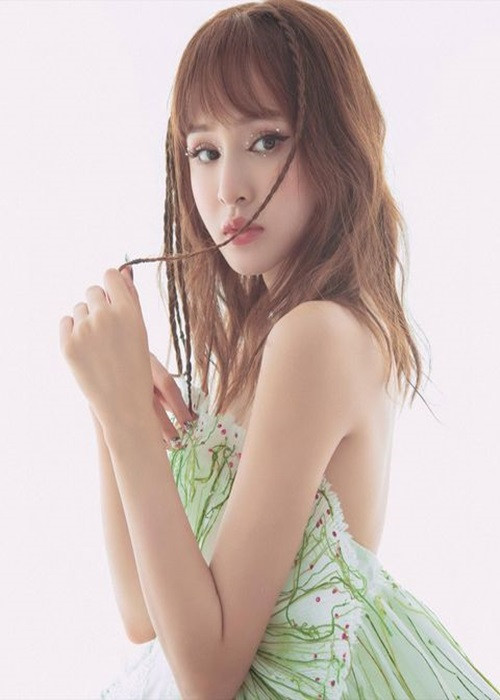 Liên tục bị đồn yêu đương, Hiền Hồ tỏ ra khá bức xúc. Cô cho hay bản thân sẽ có những hành động can thiệp cần thiết, có thể nhờ đến pháp luật xem xét về mức độ ảnh hưởng. Ảnh: Instagram Hiền Hồ