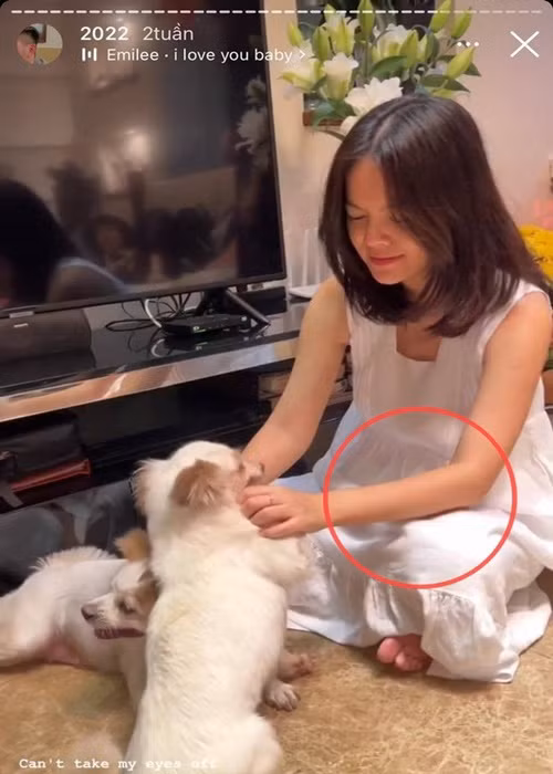 Khi khoe ảnh ở nhà, Phạm Quỳnh Anh diện váy rộng thùng thình dường như để giấu kỹ vòng 2. Ảnh: Sức khỏe và đời sống