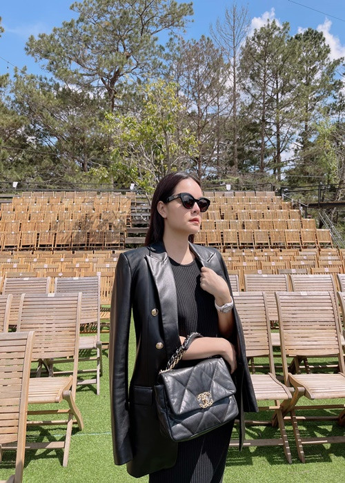 Nữ ca sĩ liên tục xuất hiện sau loạt đồn đoán về đời tư. Ảnh: FBNV