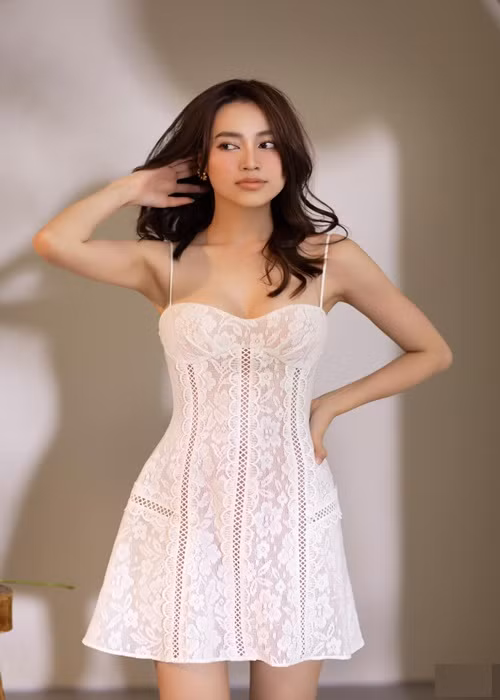 Tình tin đồn của Chi Dân ăn mặc quyến rũ đốn gục cánh mày râu. Ảnh: FBNV