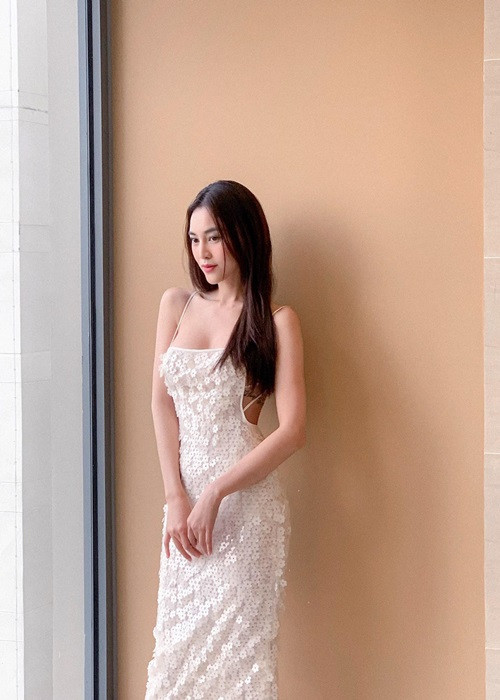 Kém Trương Quỳnh Anh 1 tuổi, Lan Ngọc sở hữu vóc dáng nuột nà không kém đàn chị. Ảnh: FBNV