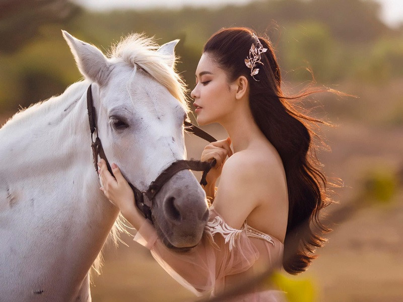 Trương Quỳnh Anh ngày càng đẹp mặn mà quyến rũ khi trở lại cuộc sống độc thân. Ảnh: FBNV