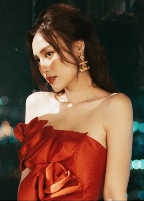 Chi Dân vướng nghi vấn hẹn hò Lan Ngọc từ năm 2018 khi lộ hình ảnh đi ăn uống, xem phim, diện đồ đôi, du lịch. Ảnh: FBNV