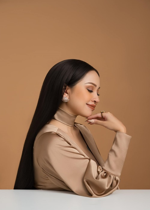 "Mẹ yêu thương con rất nhiều - cô gái mạnh mẽ đang chăm chỉ tập thể dục trong bụng mẹ mỗi ngày. Mẹ chúc con mọi điều tốt đẹp nhất. Hẹn sớm gặp con. Vừng yêu của mẹ", cô nhắn nhủ con.