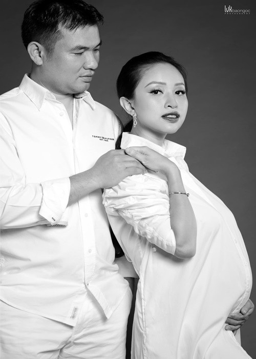 Vân Hugo tái hôn năm 2020 với bạn trai doanh nhân. Cặp đôi chưa tổ chức đám cưới vì dịch bệnh.