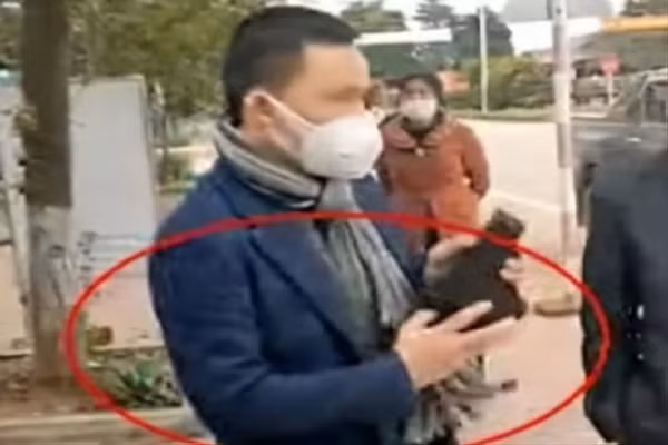 Nguoi dan ong rut sung trong cuoc mua ban dat co phai la luat su?