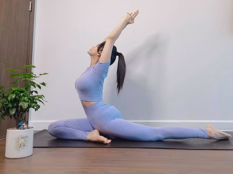 Để giữ vóc dáng thon gọn, nữ ca sĩ kiêm diễn viên chăm chỉ tập thể dục.