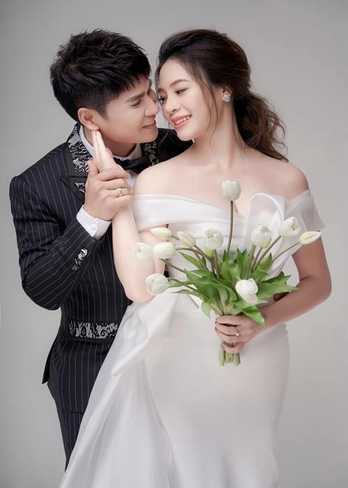 Trong mắt Lương Gia Huy, Thùy Uyên rất dịu dàng, nhẹ nhàng không thích phô trương ầm ĩ trên mạng, đặc biệt rất mực thương yêu gia đình nên anh quyết định cùng Thùy Uyên xây dựng tổ ấm sau thời gian tìm hiểu. Ảnh: Vietnamnet