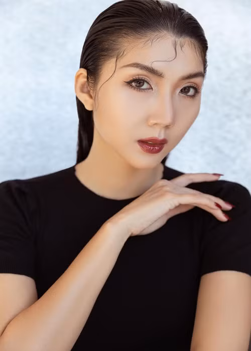 “Chỉ tiếc là tôi đã sống quá phụ thuộc nên đánh mất chính mình và cũng làm hỏng hạnh phúc của cả hai. Tới bây giờ, tuy chưa thể quay lại mối quan hệ bình thường nhưng tôi thực lòng mong anh ấy sẽ hạnh phúc, bình an", Ngọc Quyên từng trải lòng.