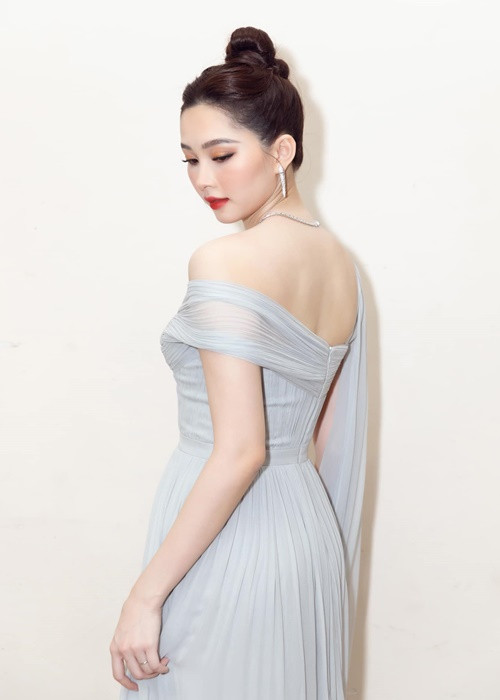 Từ khi đăng quang Hoa hậu Việt Nam 2012, Thu Thảo được người hâm mộ ưu ái dành tặng danh hiệu "thần tiên tỷ tỷ".