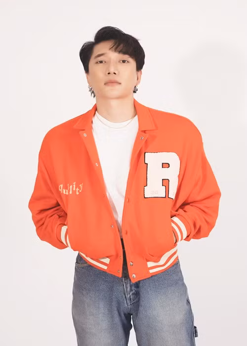 Là khách mời trong tập 13 Trà chiều với mợ chảnh của Lý Nhã Kỳ, Châu Đăng Khoa chia sẻ, vì điển trai mà anh bị đồn là trai bao, cặp đại gia vì tiền.