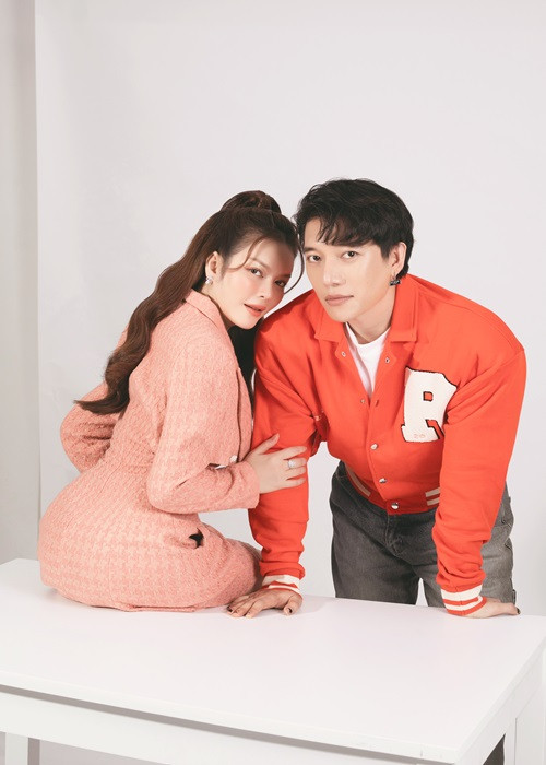 Châu Đăng Khoa từng nhận, anh từng làm điều dại dột để “lăng xê” sản phẩm mới. “Lúc đó, một nhóm có đề nghị tôi cùng làm một vụ tự tố chính mình đạo nhạc. Họ đóng vai một người Hàn Quốc tố tôi đạo nhạc. Lúc đó, tôi còn quá bồng bột nên đã đồng ý với kế hoạch như vậy. Tôi bị mọi người chửi thậm tệ. Nhưng điều buồn nhất là Orange nghĩ tôi làm vậy là vì lợi ích cá nhân, gây ảnh hưởng đến bạn ấy”.