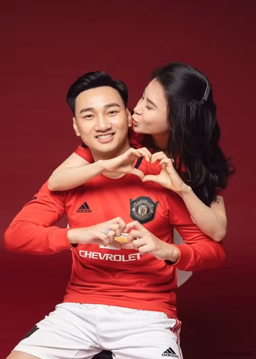 Thanh Trung tai hon voi tiep vien hang khong... gio hanh phuc vien man